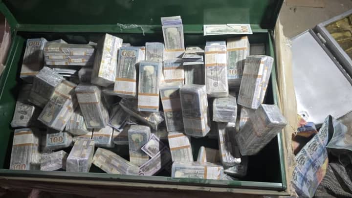 Hukumar Tsaron Ghana Ta Kama Jabun Daloli da Zinari da Aka ɓoye a Kwantenoni 5 WhatsApp Image 2025 02 10 at 14.47.01 b10e66a5